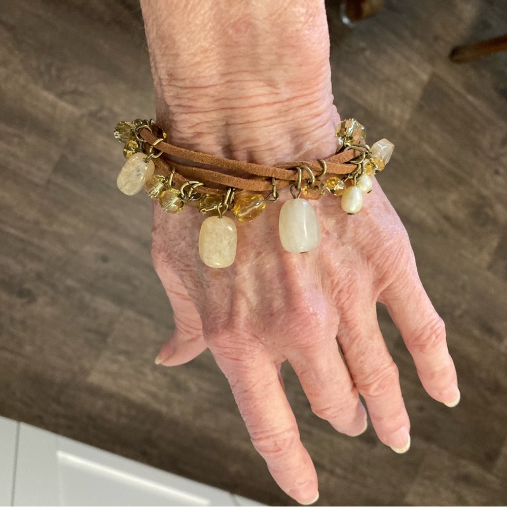 Suede leather and beads bracelet
